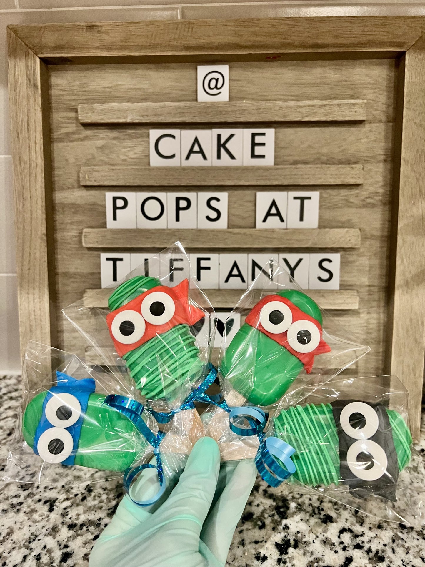 Custom Cake Pops and Cakecicles by the dozen